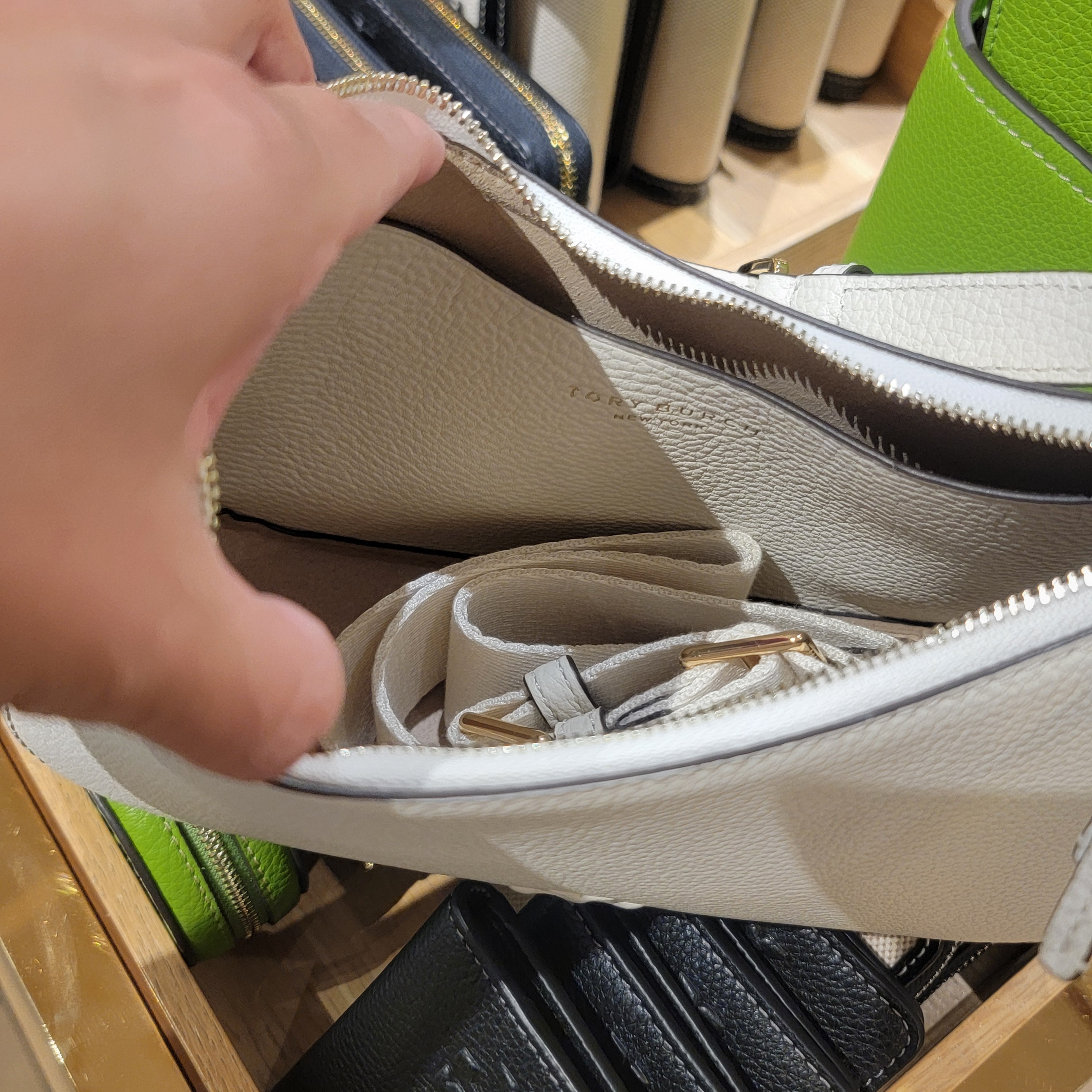 セール【Tory Burch】使い勝手がイイ☆ 限定色 ☆ ストラップ2本 セール【Tory Burch】使い勝手がイイ☆ ストラップ2本☆今っぽい