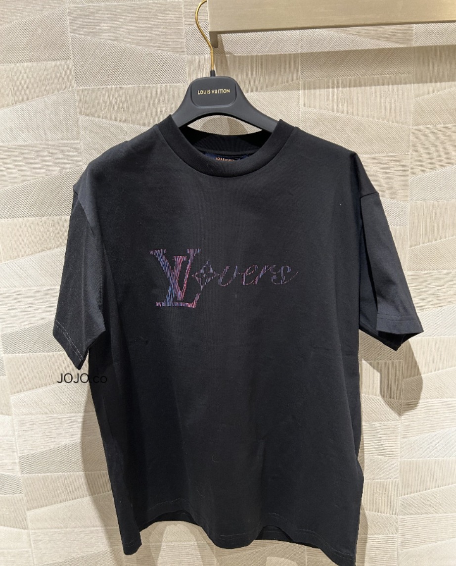 《お洒落カジュアルに着こなす♪》Louis VuittonTシャツ