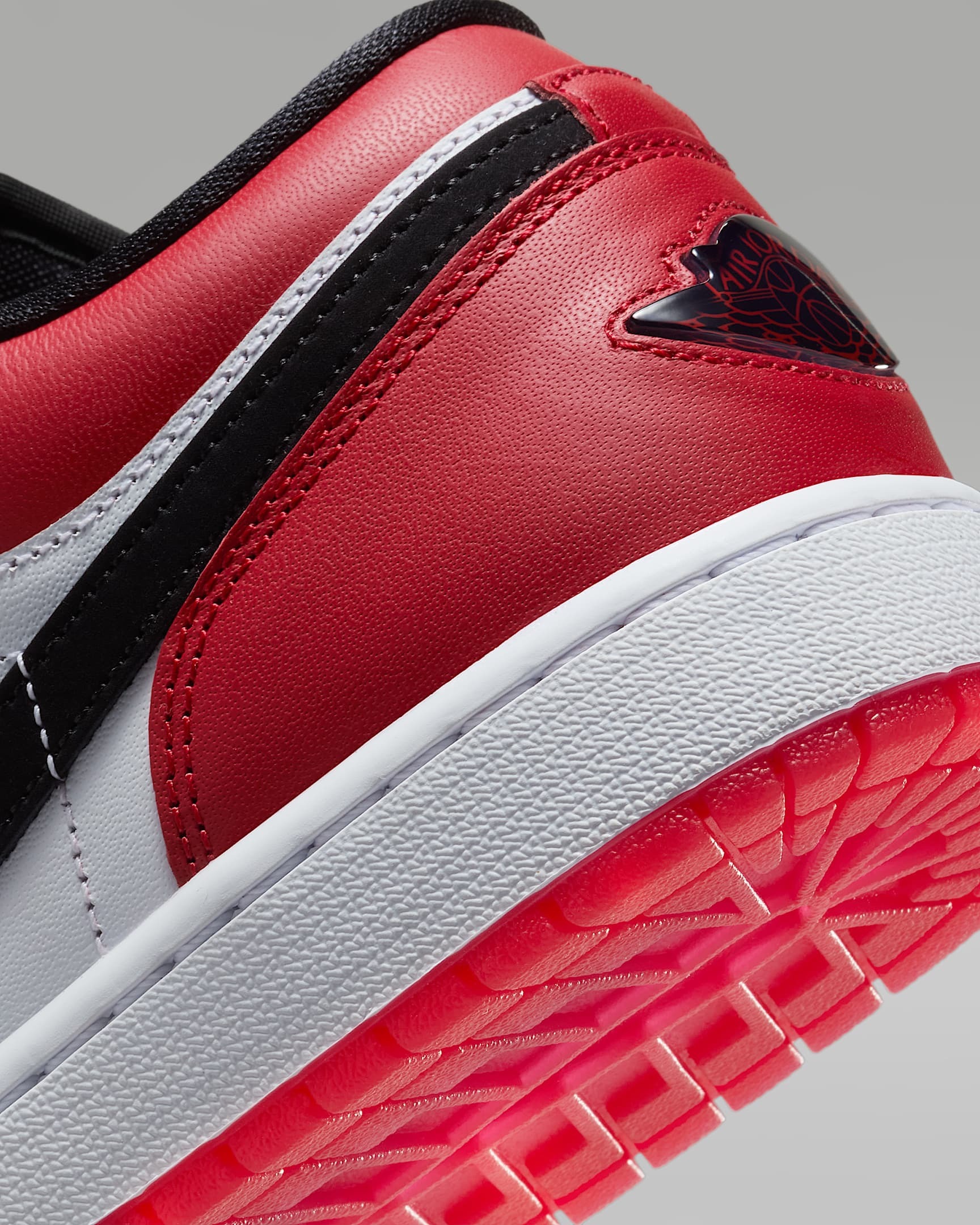☆NIKE☆大人気☆AIR JORDAN 1 LOW SE エアジョーダン1☆追跡可