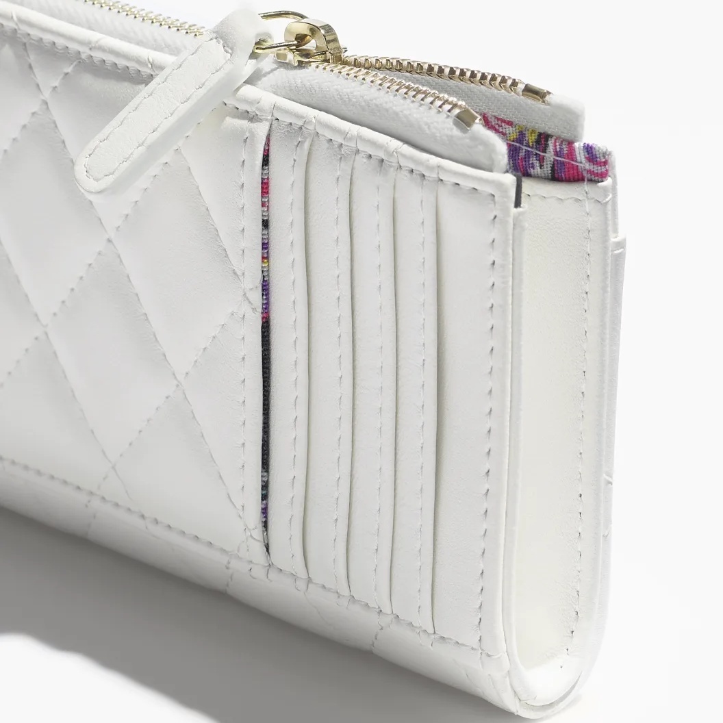《外も内側もかわいい》CHANEL  ジップカードケース