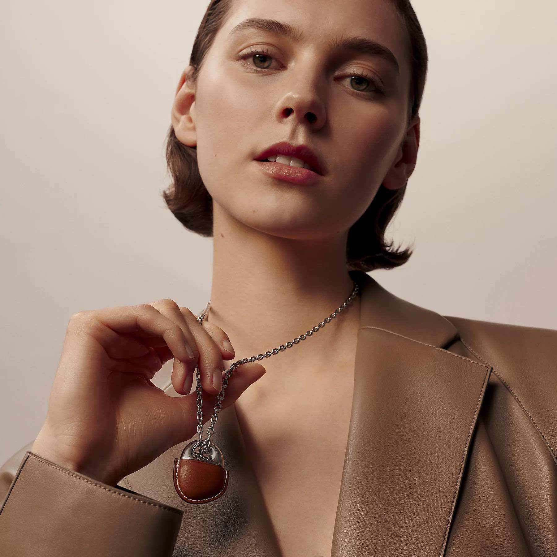 【HERMES】丸みあるデザインがクール☆ネックレスGalet Gaine HERMES】丸みあるデザインがクール☆ネックレスGalet Gaine