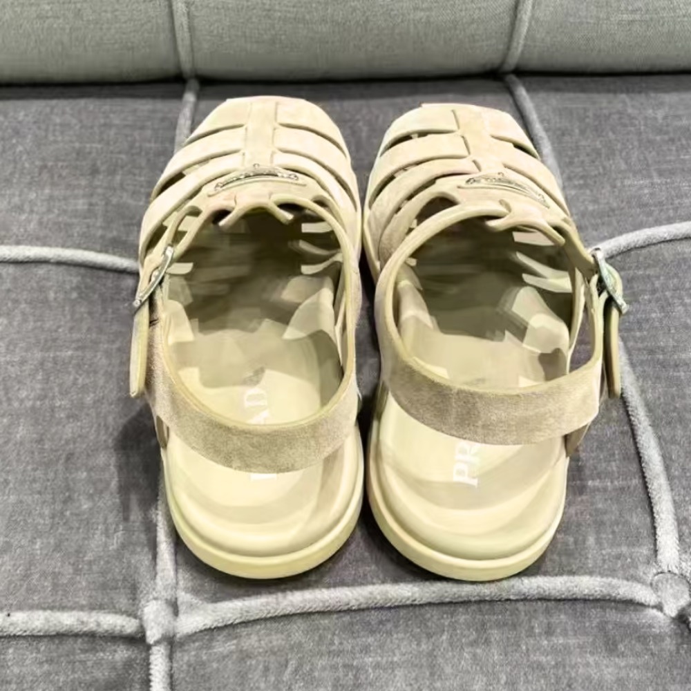 《上品な遊び心》【PRADA】スエードフィッシャーマンサンダル