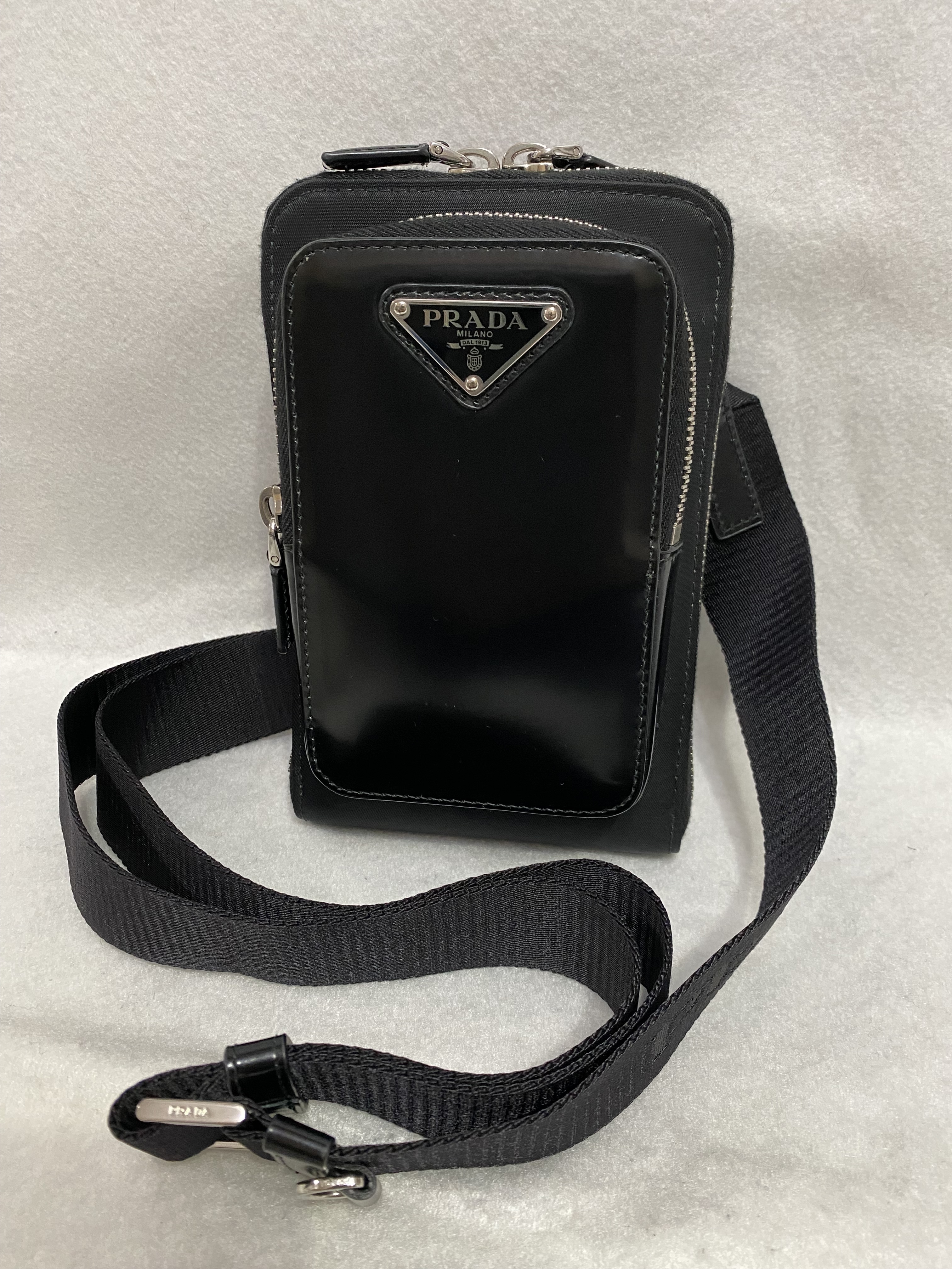 PRADA三角ロゴ☆ナイロンxブラッシュドレザースマホケース2ZT060