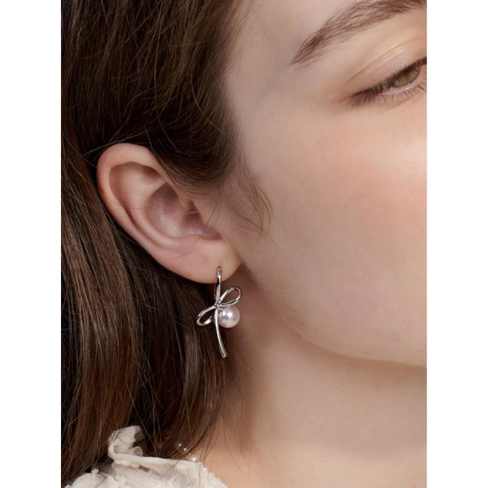 ☆HEI☆ hug pearl ribbon earring HE24SPEFG691XXFR