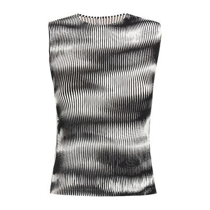 ISSEY MIYAKE(イッセイミヤケ) タンクトップ(レディース) - 海外