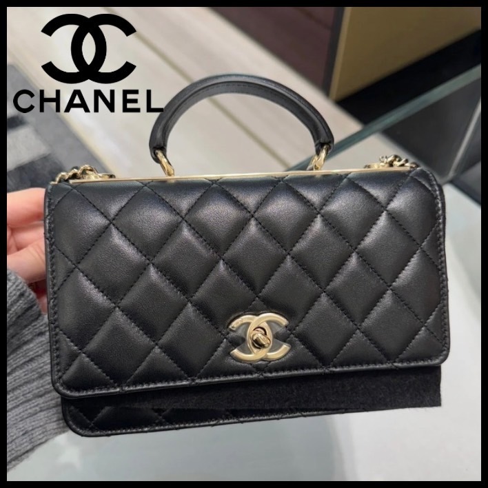 プレート×ハンドルが上品♪【CHANEL】チェーンウォレット