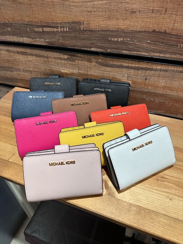 MICHAEL KORS｜JET SET TRAVEL 折りたたみ財布 35R4STVF6L
