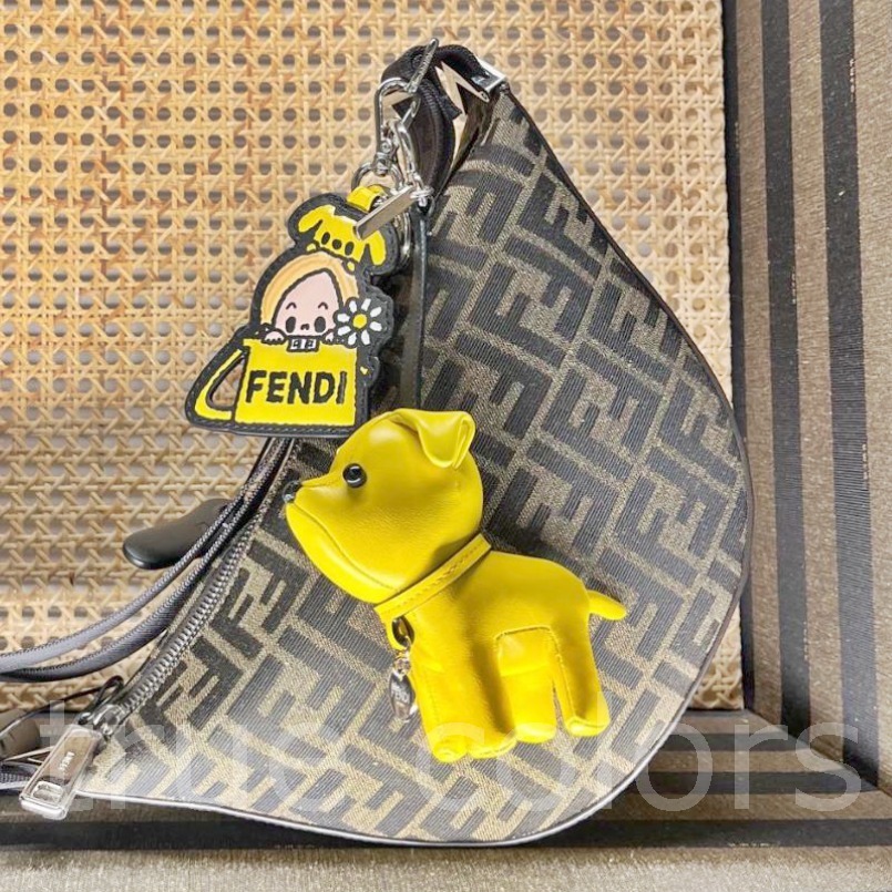 FENDI フェンディ ITO レザー バッグ チャーム 犬 キーホルダー FENDI 25SS 愛犬ITO ドッグ イエローレザー バッグチャーム