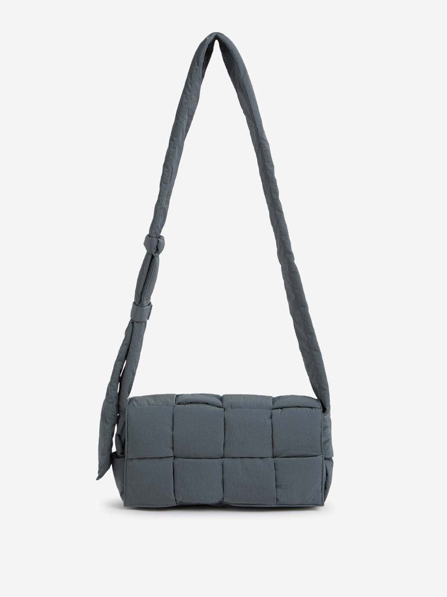 【関税＆送料込み】Bottega Veneta Cassette Shoulder Bag