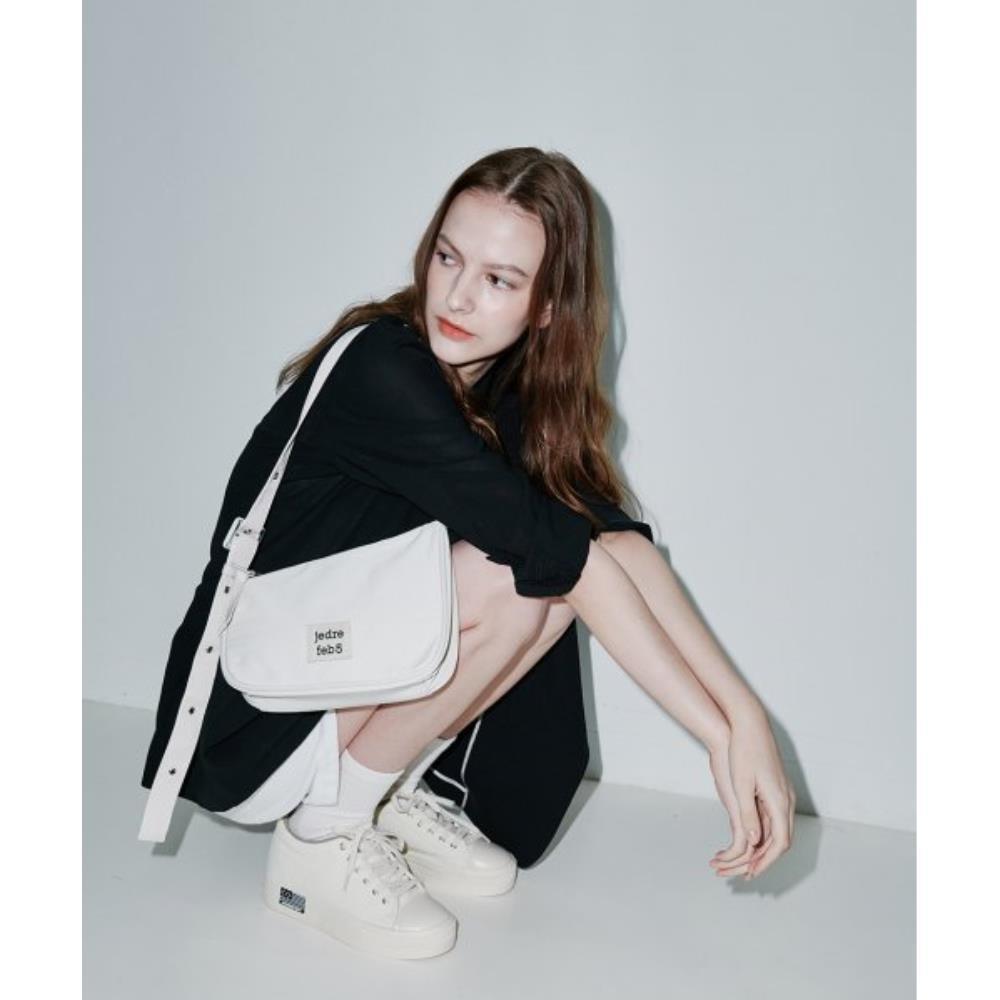 ☆JEDREFEB5☆ Slant shoulder bag ivory