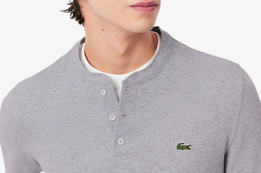 フロントの2つのロゴが可愛い《LACOSTE》ワッフルニットロンT