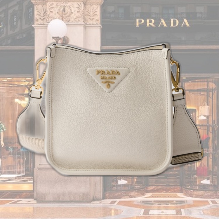 【PRADA】 革のミニショルダーバッグ