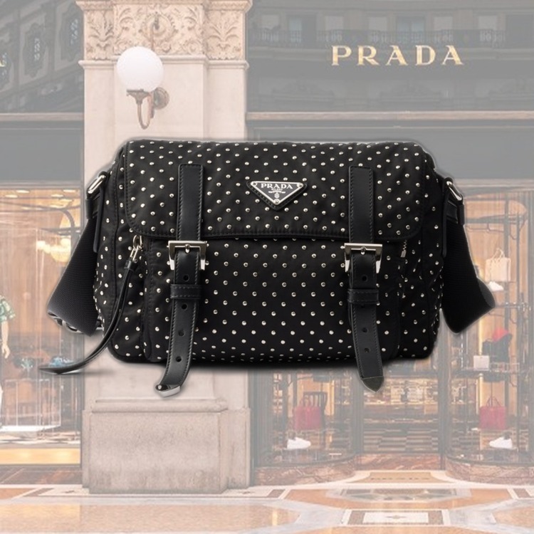【PRADA】 スタッド付きのレニロンショルダーバッグ