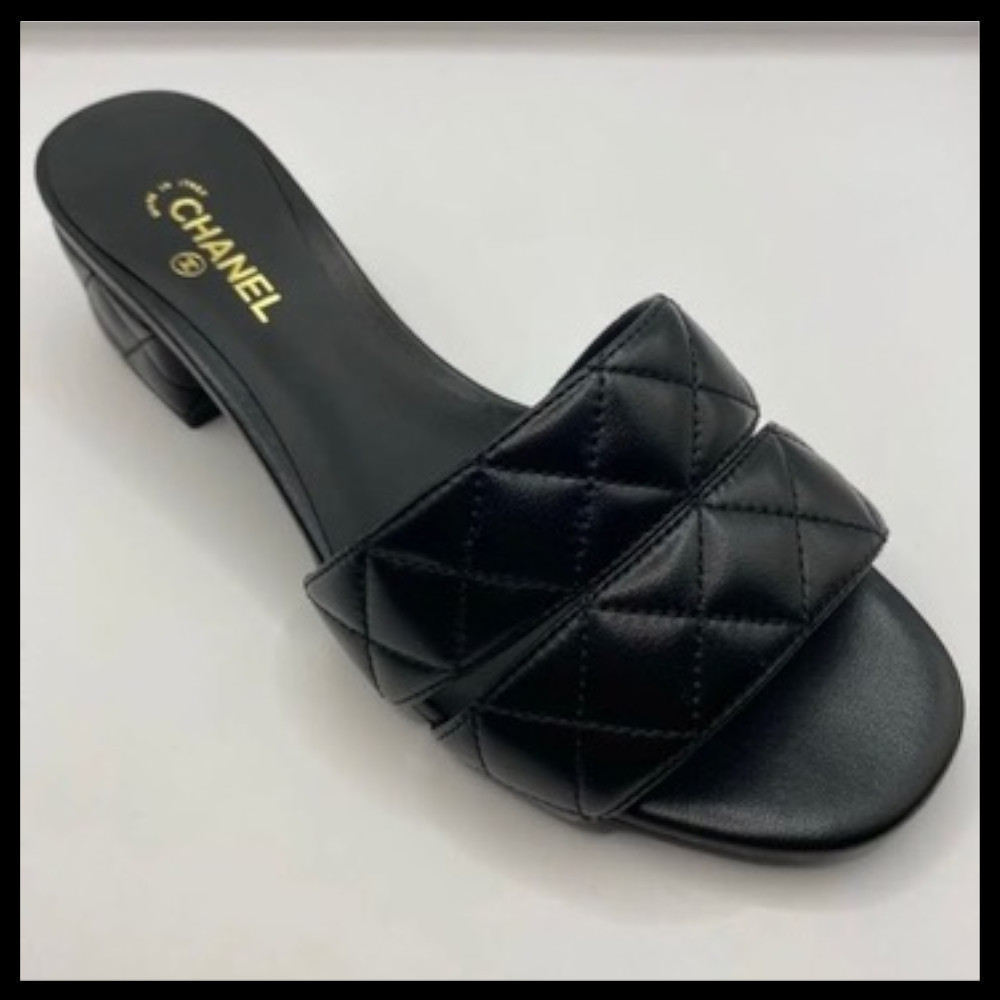 【シンプルでどんなシーンでも大活躍☆】CHANEL ミュール