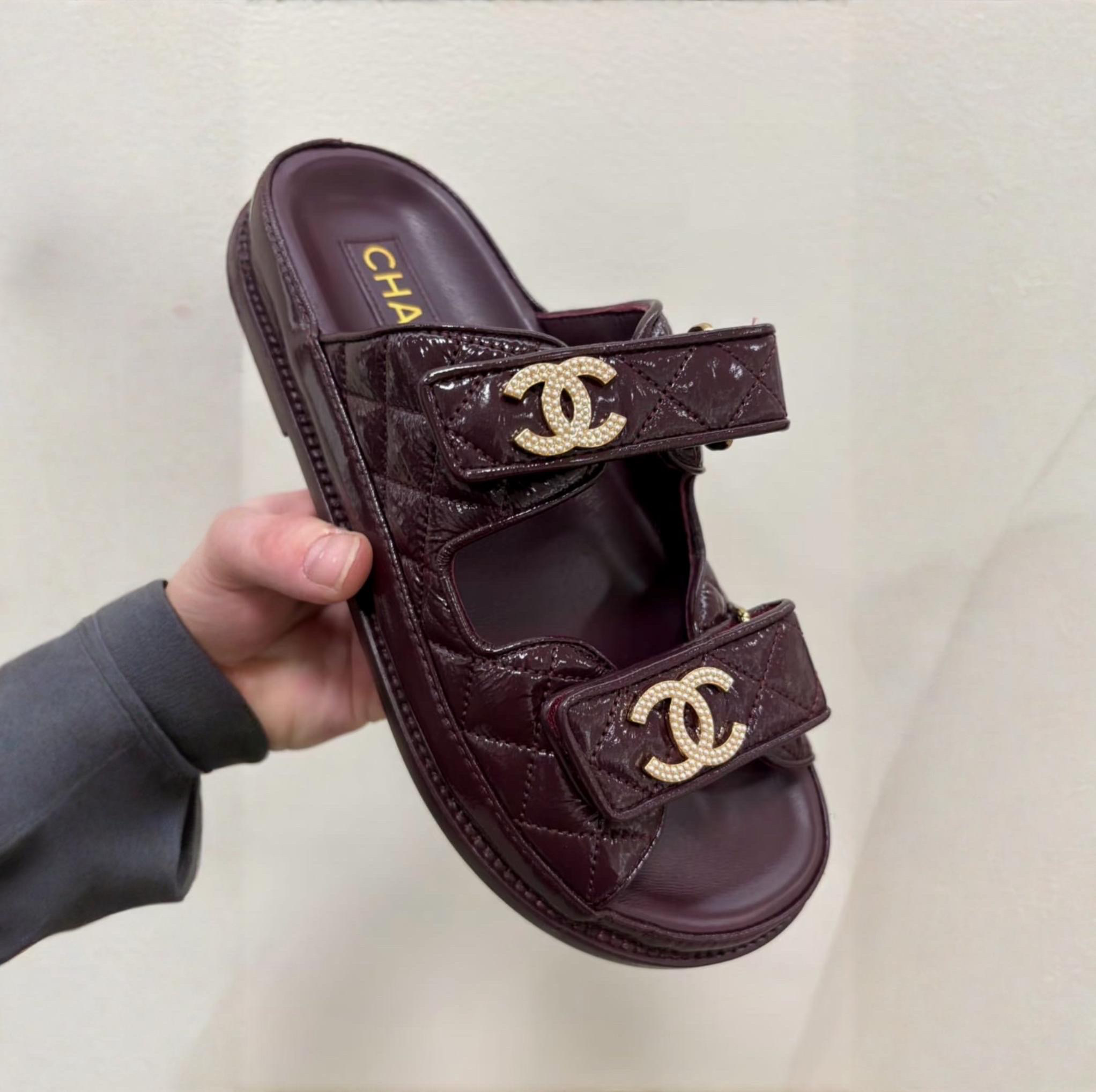 《上品なアクセントカラーがお洒落♪》25S限定★CHANEL サンダル