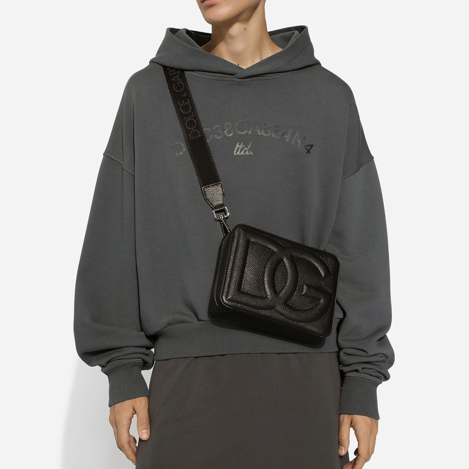 ドルチェ＆ガッバーナ◆メンズ◆Padded nylon shopper◆ロゴ DOLCE&GABBANA (ドルチェ ＆ ガッバーナ) サイドロゴ クルー