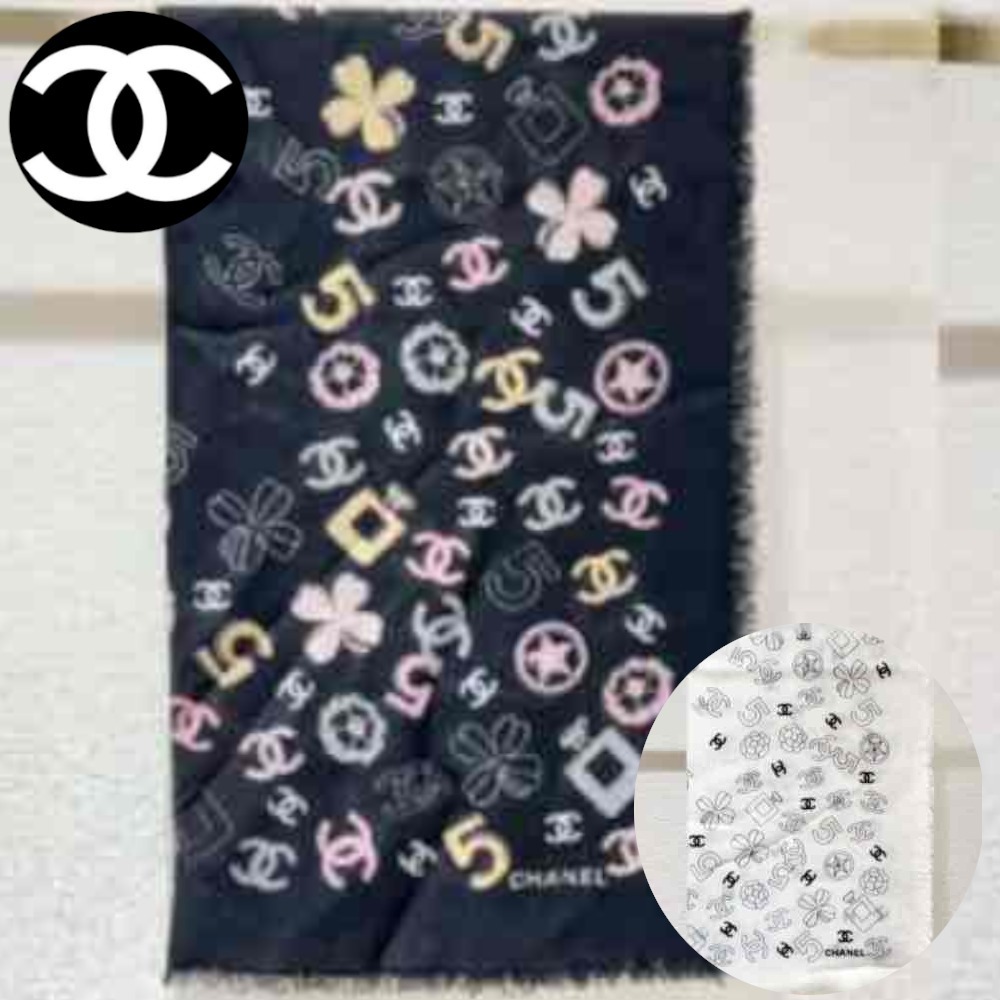 【カラフルな柄やモノトーンがおしゃれ♡】CHANEL スカーフ