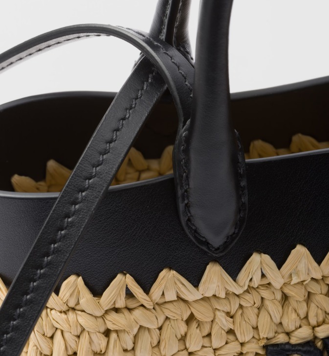PRADA かぎ針編みとレザーのミニトートバッグ コンパクト【PRADA】かぎ針編みとレザーのミニトートバッグ