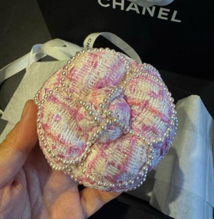 国内発送【エレガントなお洒落】CHANEL カメリア ブローチ 国内発送【エレガントなお洒落】CHANEL カメリア ブローチ