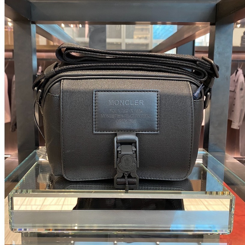 【VIPセール】MONCLER（モンクレール)ショルダーバッグ