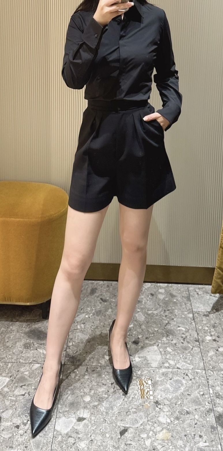 ジャケット合わせも《Max Mara》ウールキャンバスショートパンツ