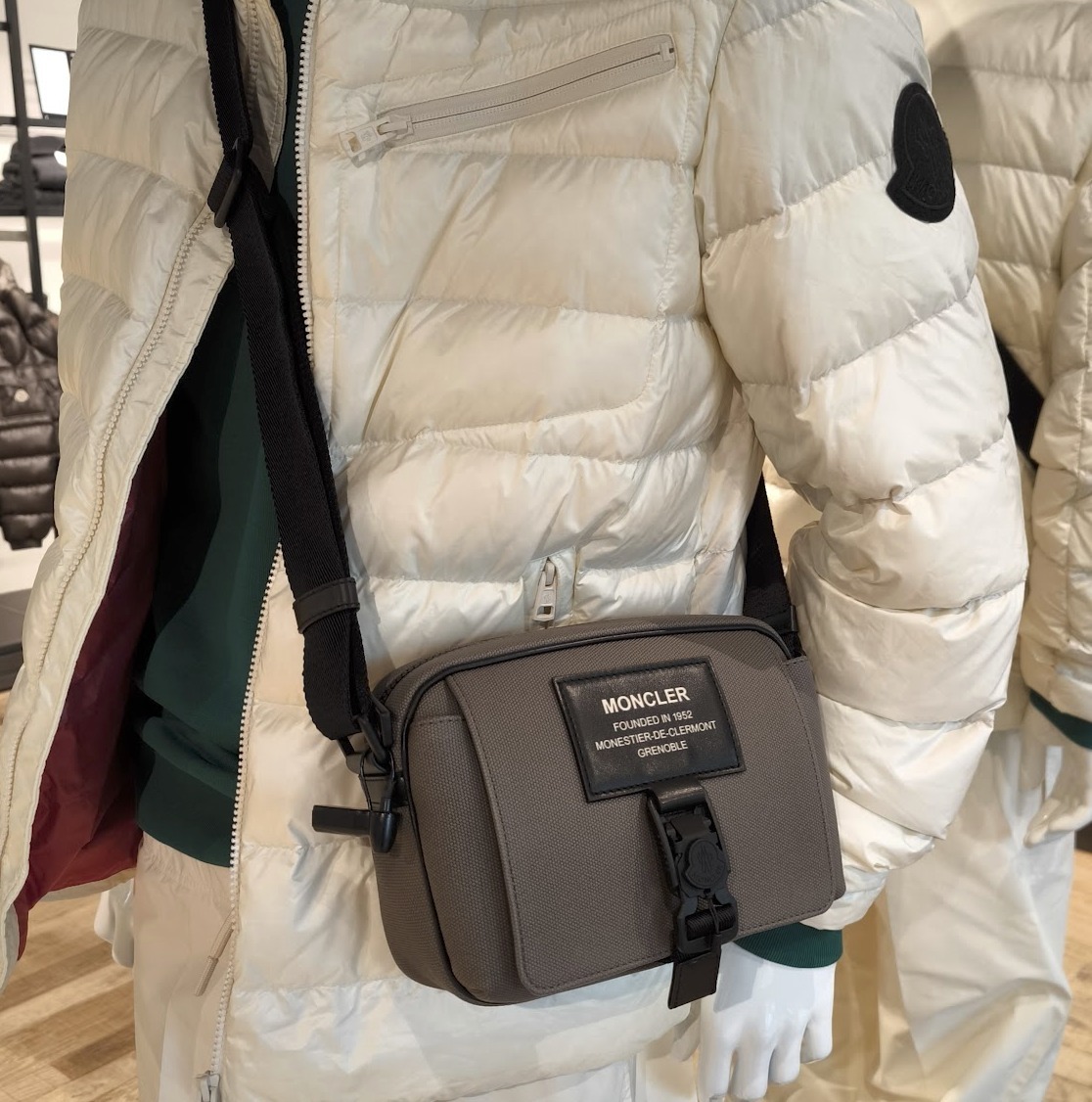 【MONCLER】 24SS NAKOA CROSS BODY クロスボディ