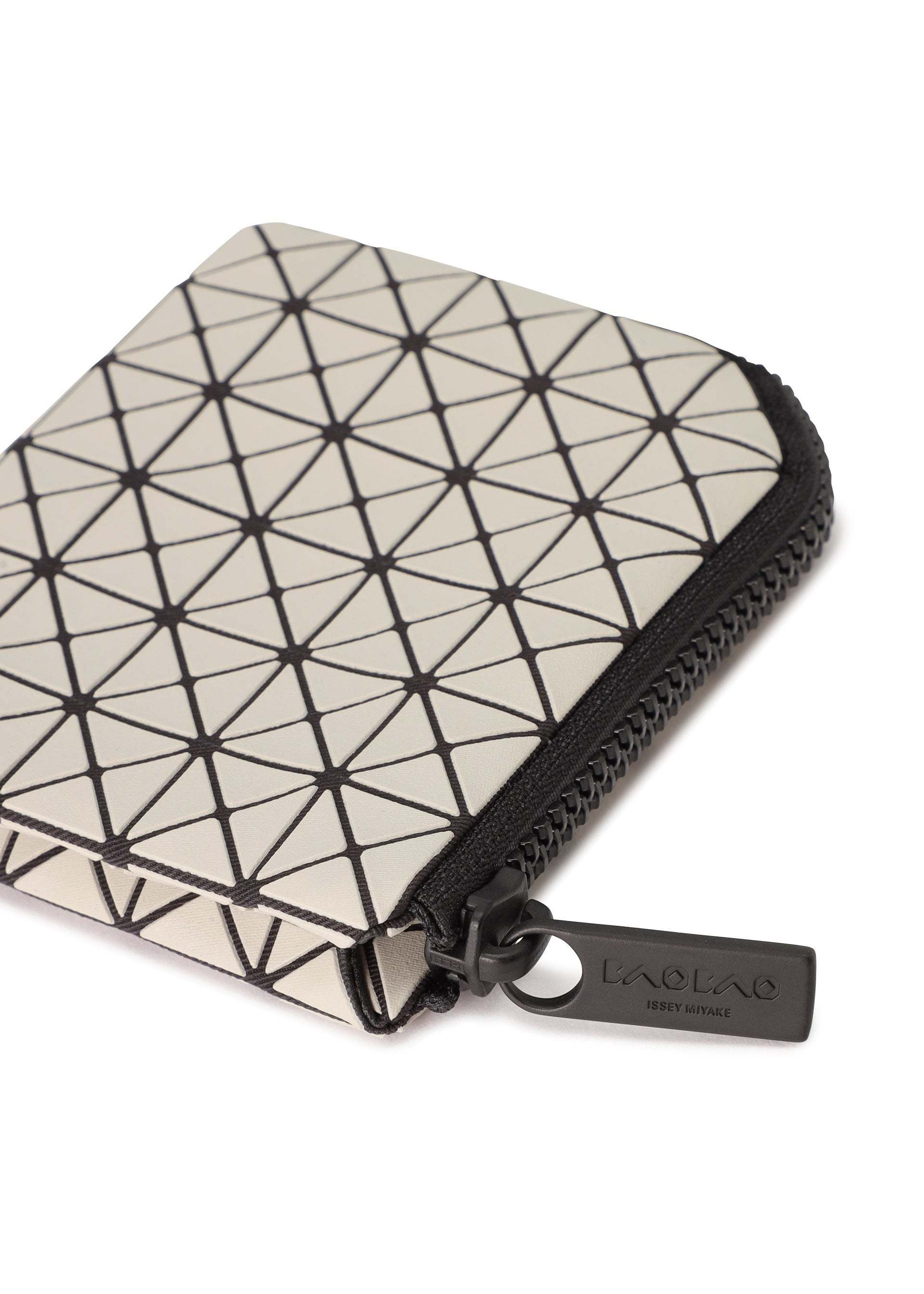 すぐ届く【BAOBAO ISSAY MIYAKE】CLAM WALLET ミニウォレット
