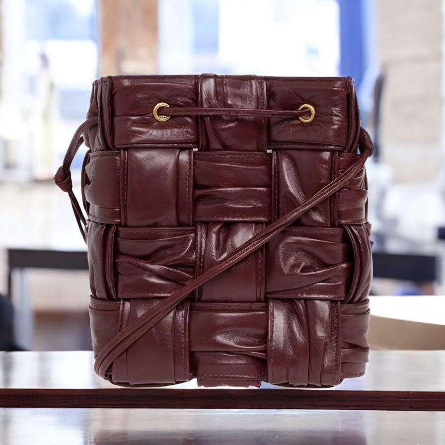 直営店☆BOTTEGA VENETA☆ CASSETTE SMALL バケットバッグ