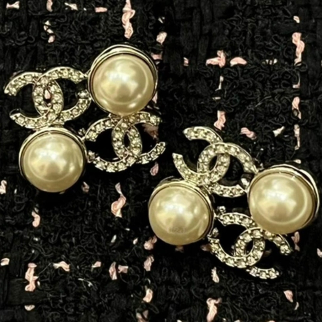 《煌めくカワイイCCロゴ！！》 CHANEL ピアス
