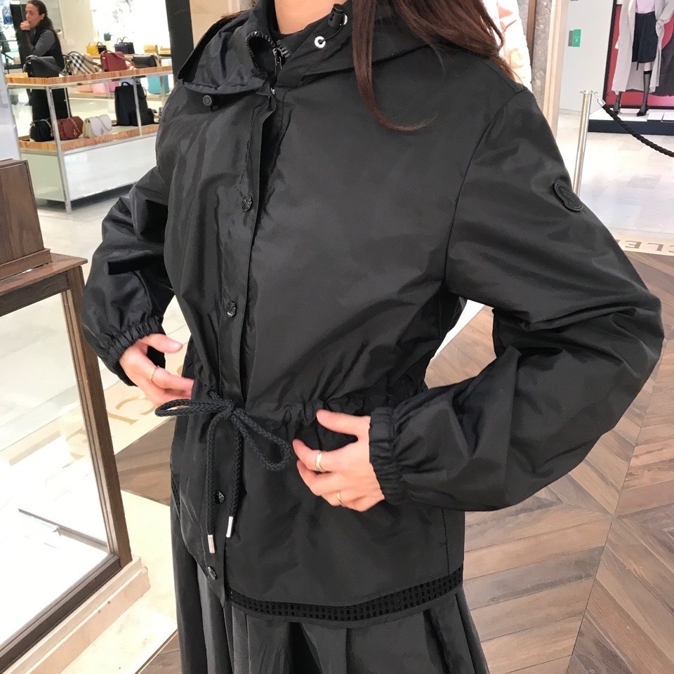 パリ直営店買付【MONCLER】Rochebonne レース使いパーカー