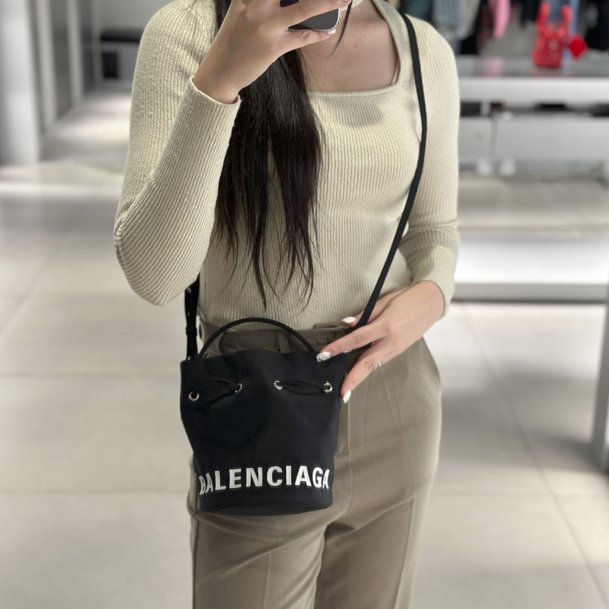 直営店☆BALENCIAGA☆ドローストリング XS バケットバッグ/BLACK