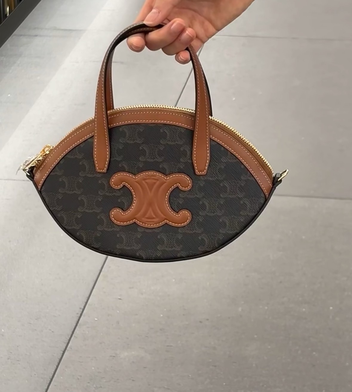 \"CELINE\" オーバルバッグ トリオンフ キャンバス