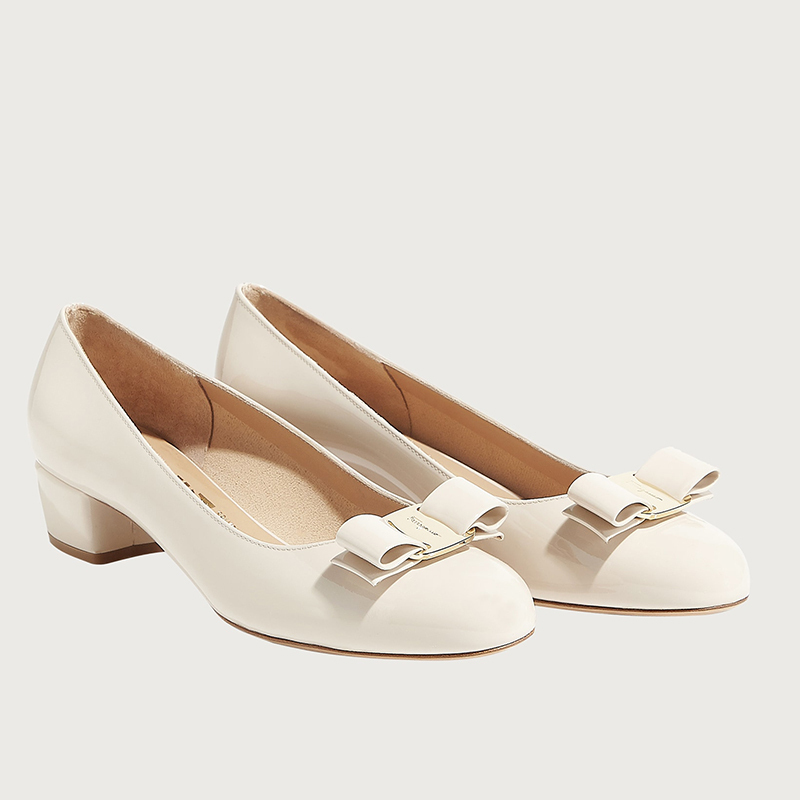 SALVATORE FERRAGAMO ヴァラ パンプス