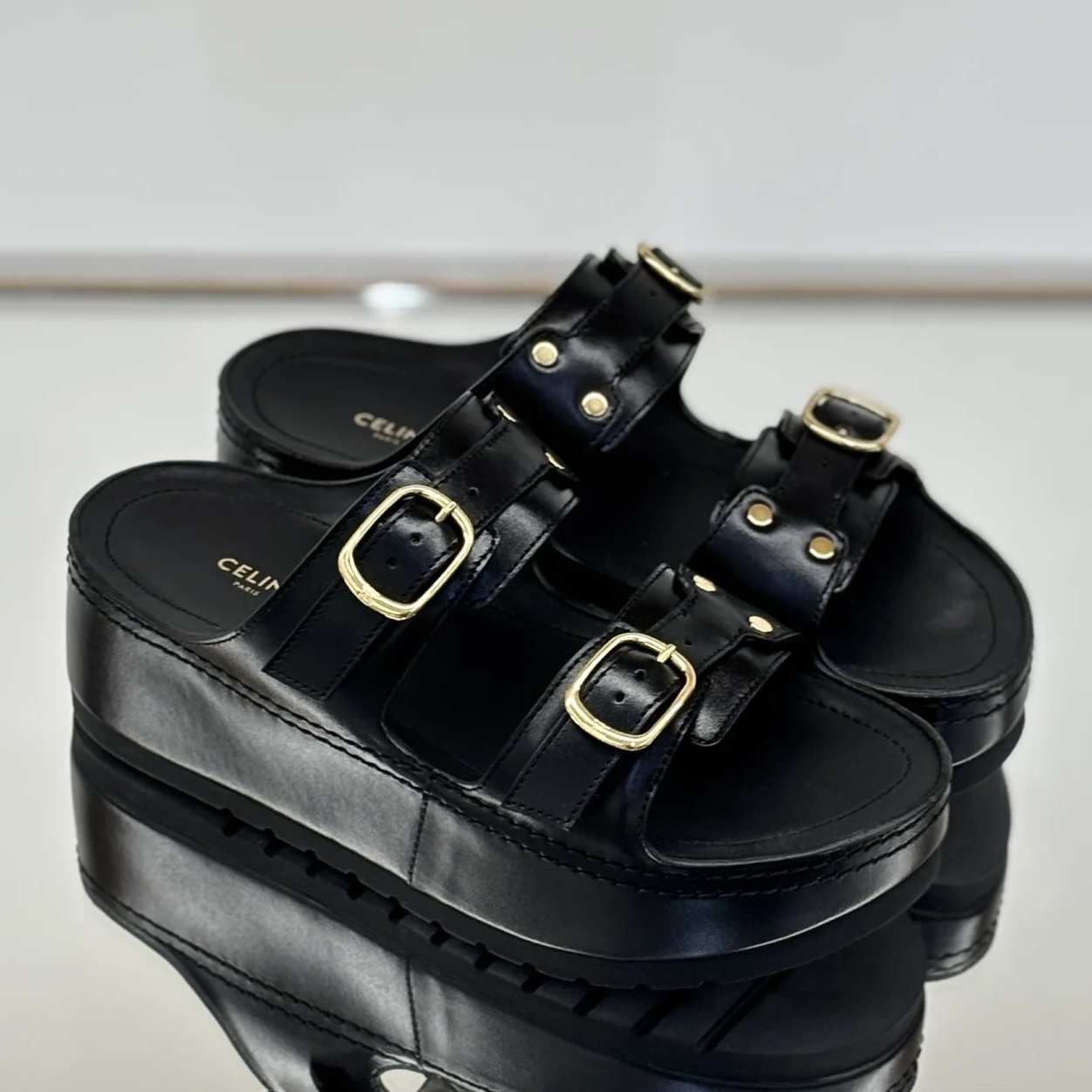 【おしゃれ♡】CELINE ポリー ウェッジミュール おしゃれ♡】CELINE ポリー ウェッジミュール (CELINE/サンダル