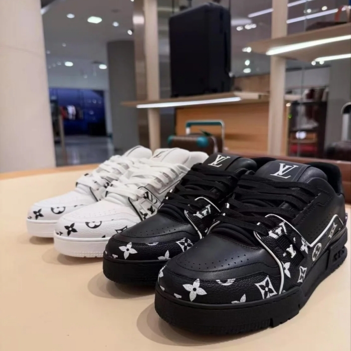 《モノグラム》Louis Vuitton トレイナー・スニーカー