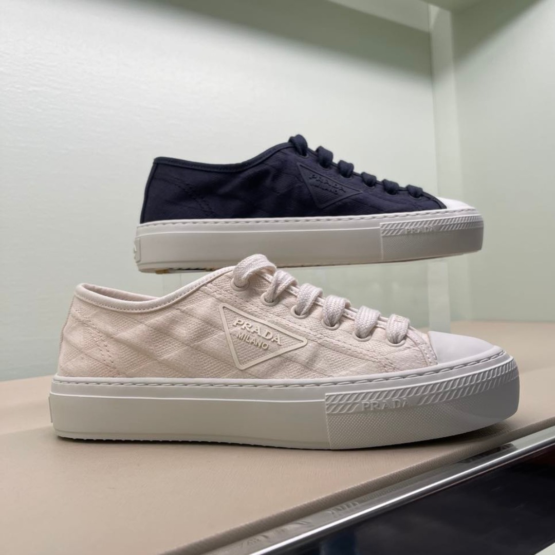 お買い得！！★ PRADA / プラダ ★ スニーカー 1E407N