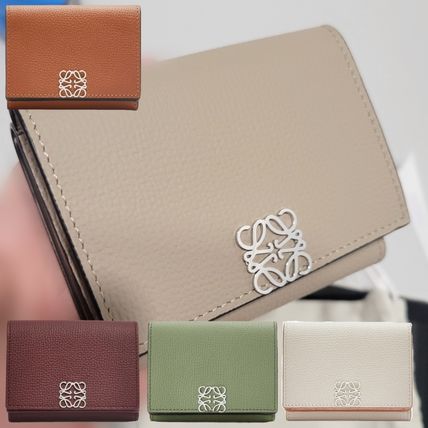 新作☆LOEWE直営店 ペブル ウォレット 三つ折り財布 CANBTR2X03 Pebble trifold wallet in pebble grain calfskin Black - LOEWE