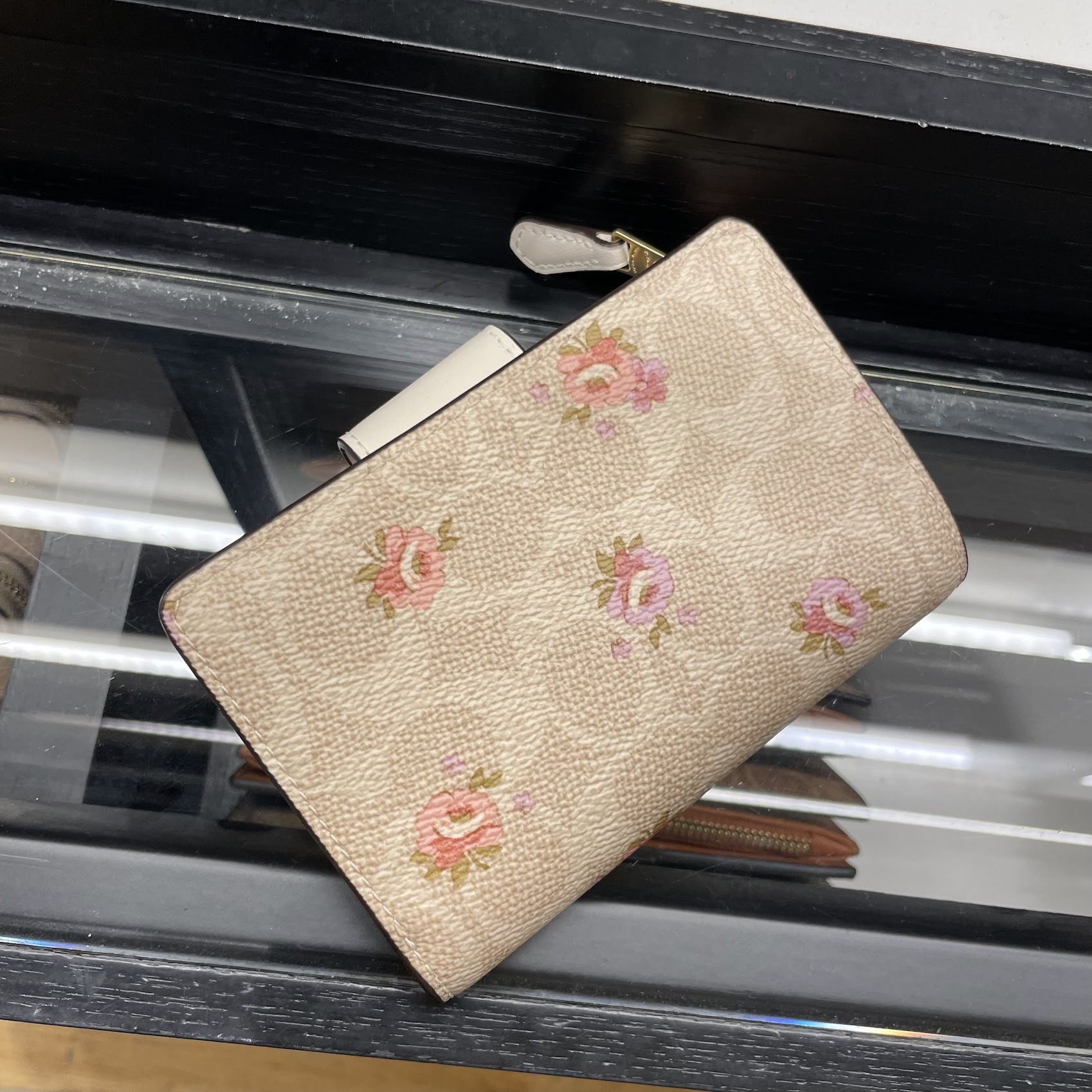 新作 花柄 COACH◇ID ミディアム コーナー ジップ CAR13 (Coach