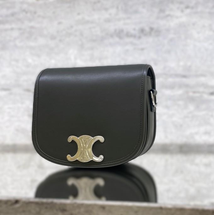 CELINE スモールブザス ストラップトリオンフバック