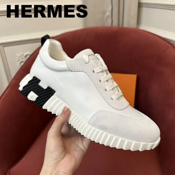 【人気アイテム★足元おしゃれに】HERMES 跳ねるスニーカー