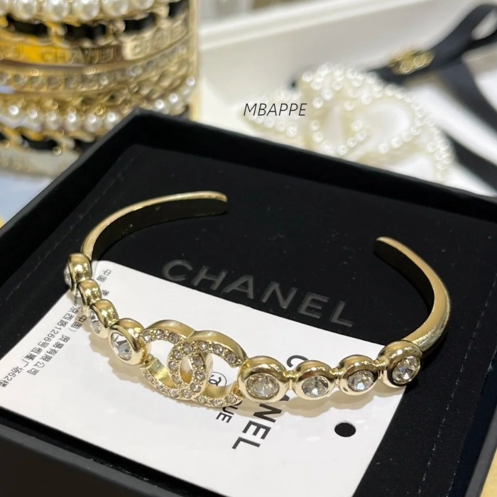 《25SS》エレガントなデザイン♪【CHANEL】シャネル バングル
