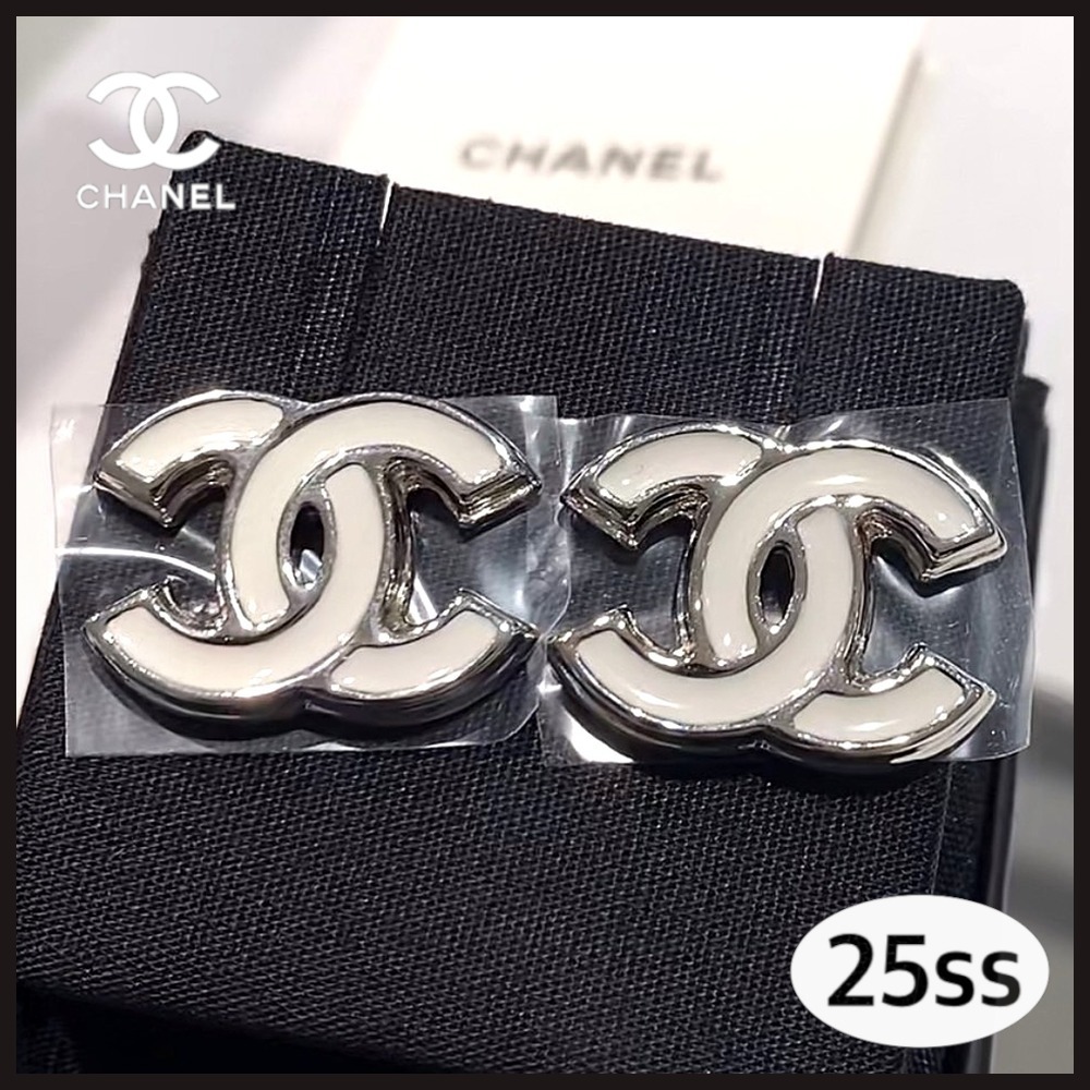 【シンプルなデザインが上品★完売必至】CHANEL 25SS ロゴピアス