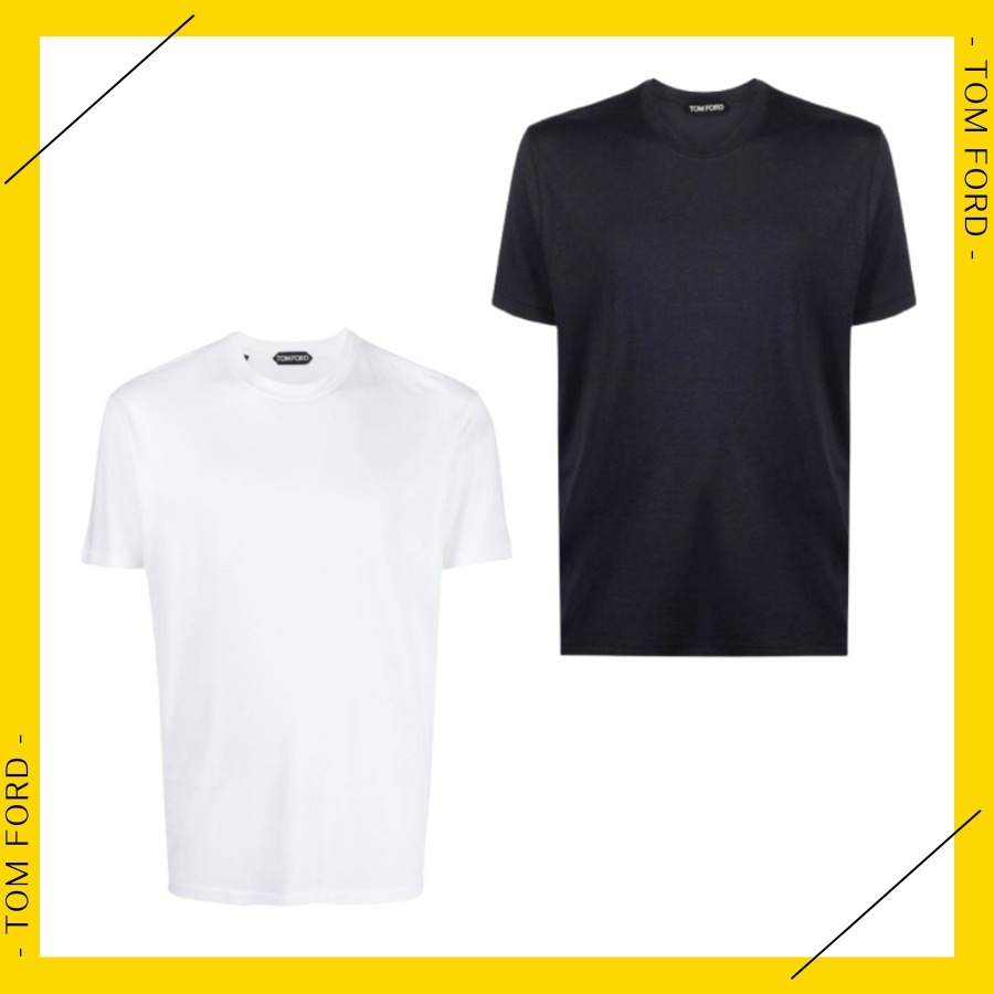 赤デニムジャケット革財布リュックスニーカーにTOMFORDTシャツ