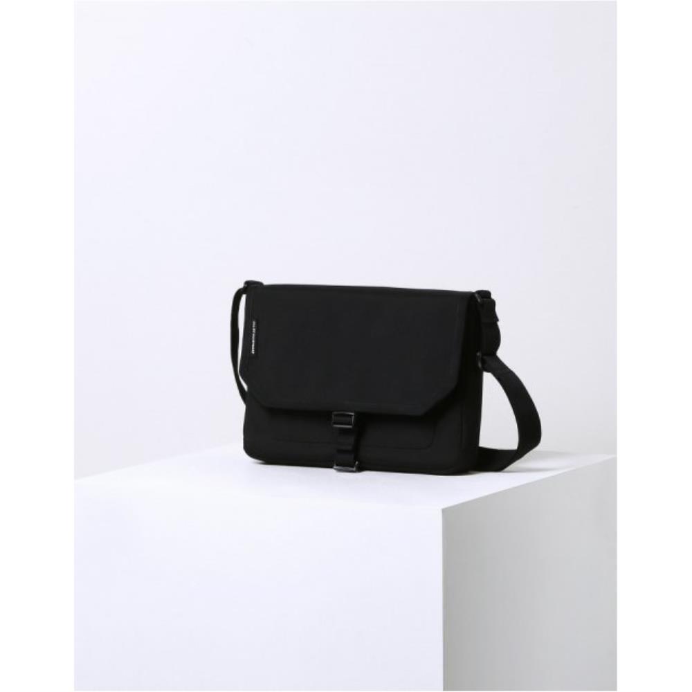 ☆JILLSTUART☆ Youth Black Cordura Unisex Buckle Medium Cros