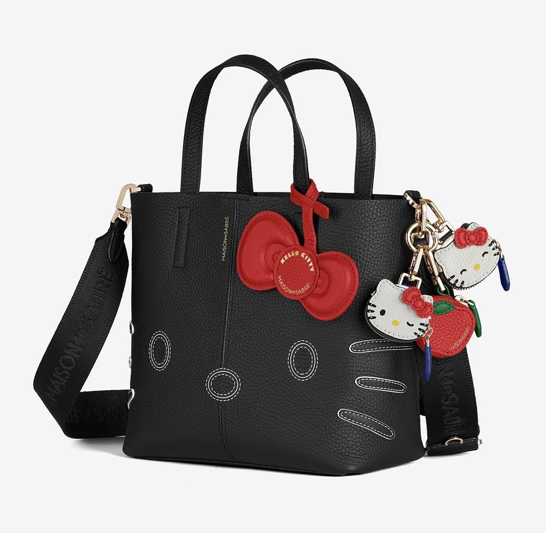 MAISON de SABRE】キティコラボ Air Tagも入るバッグチャーム