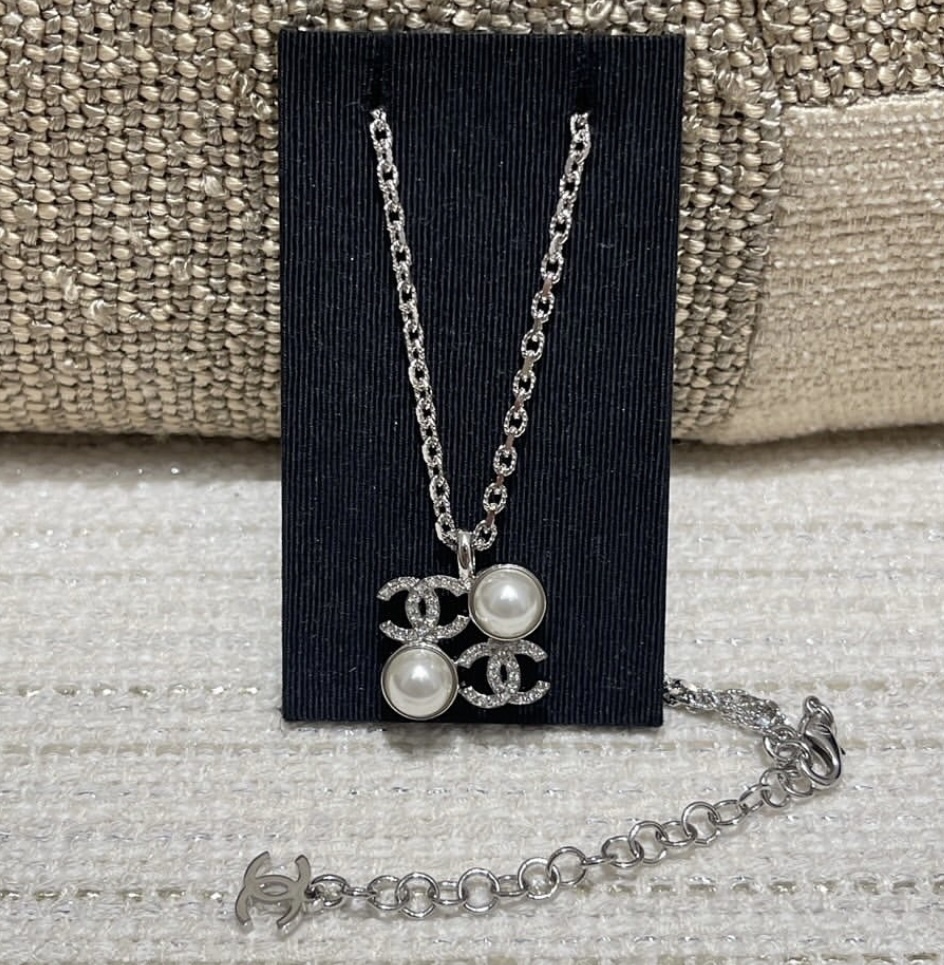 印象的な首元に CCマークとプチッとパールが◎CHANEL ネックレス