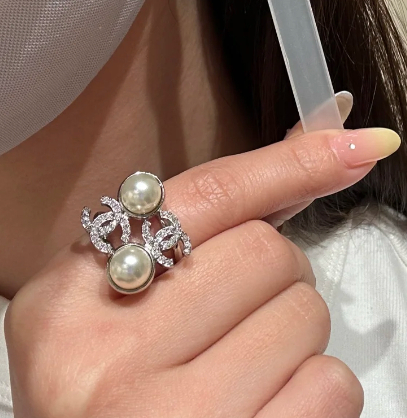 CHANEL《存在感抜群♪》指輪 リング パール ロゴ