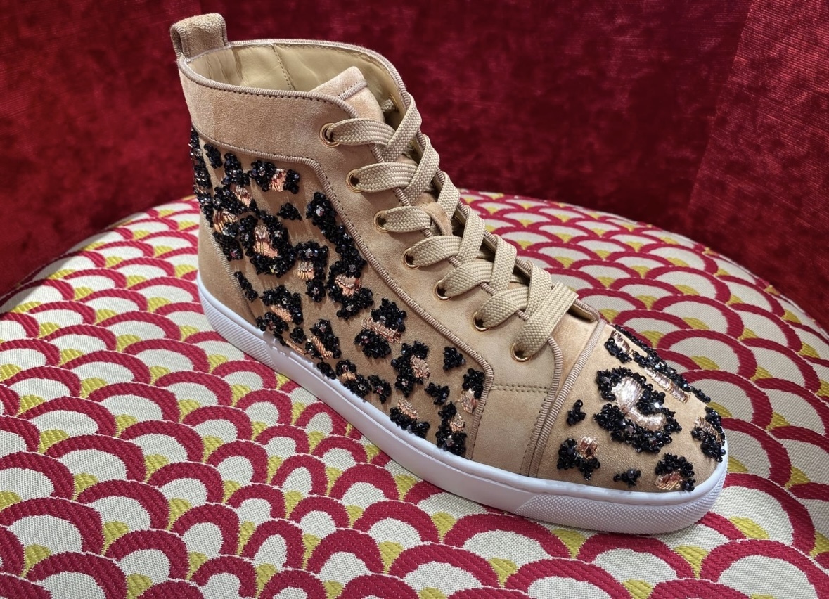 限定《Christian Louboutin》Louis Lameleo VV Brode Lionne