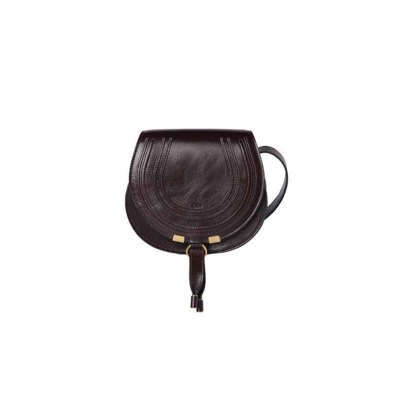 光沢のあるレザーを使用した Marcie の小型サドルバッグ