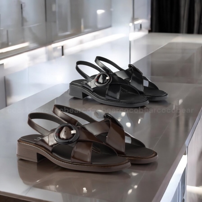 ☆PRADA☆プラダ バックル付きブラッシュドレザーサンダル